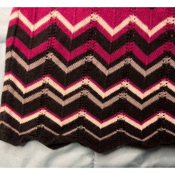 Old Navy Chevron Top Size Medium - Picture 5 of 6